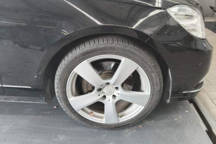 Used Mercedes-Benz E-Class 2013 E 300 L Elegant Model Right Front Wheel Hub