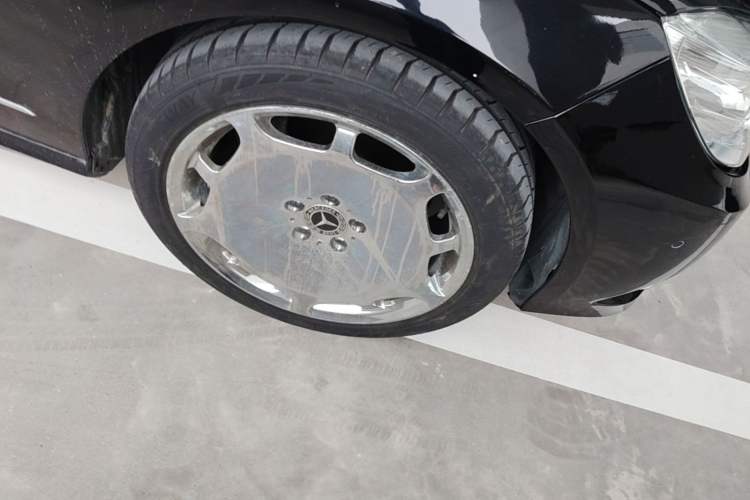 Used Mercedes-Benz E-Class 2013 E 260 L CGI Stylish Model Right Front Wheel Hub
