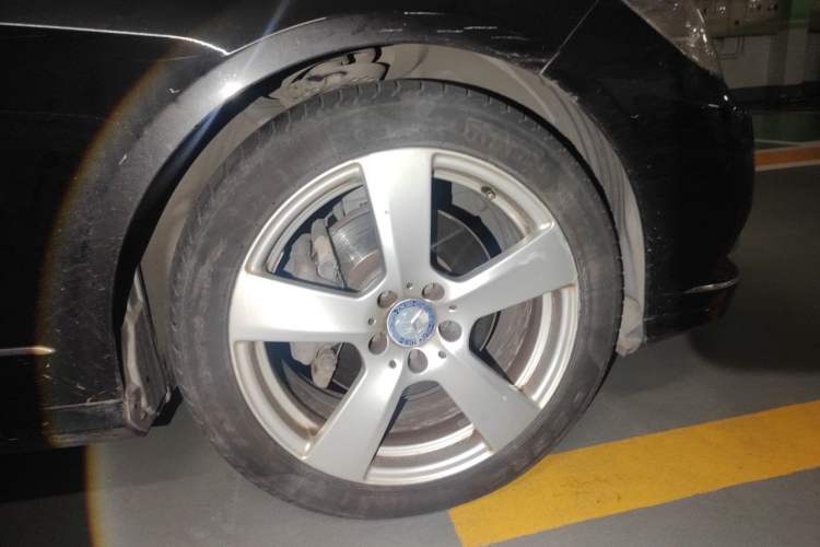 Used Mercedes-Benz E-Class 2013 E 260 L CGI Stylish Model Right Front Wheel Hub