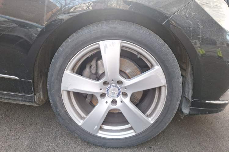 Used Mercedes-Benz E-Class 2013 E 300 L Elegant Model Right Front Wheel Hub