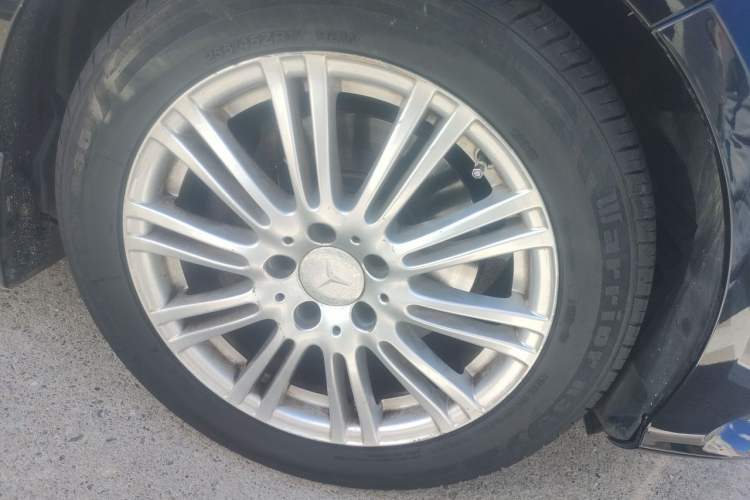 Used Mercedes-Benz E-Class 2013 E 260 L CGI Elegant Model Right Front Wheel Hub