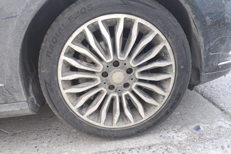 Used Mercedes-Benz E-Class 2013 E 260 L CGI Stylish Model Right Front Wheel Hub
