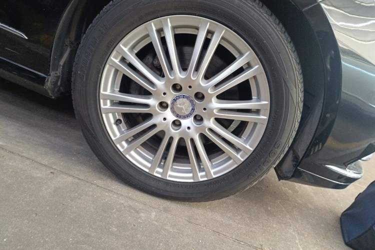Used Mercedes-Benz E-Class 2013 E 260 L CGI Elegant Model Right Front Wheel Hub