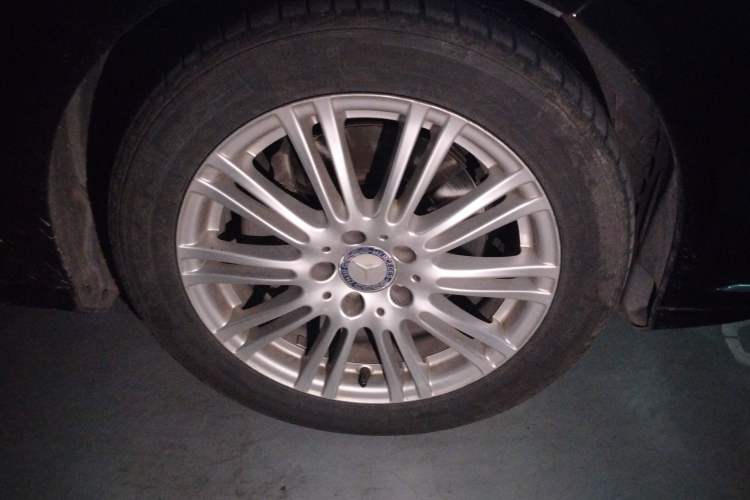 Used Mercedes-Benz E-Class 2013 E 260 L CGI Elegant Model Right Front Wheel Hub