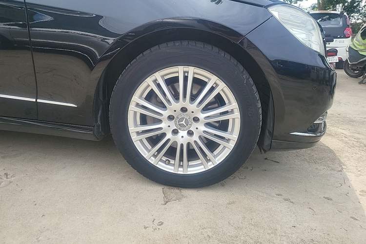 Used Mercedes-Benz E-Class 2013 E 260 L CGI Stylish Model Right Front Wheel Hub
