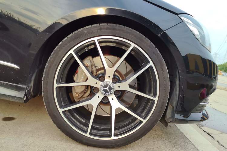 Used Mercedes-Benz E-Class 2013 E 260 L CGI Elegant Model Right Front Wheel Hub