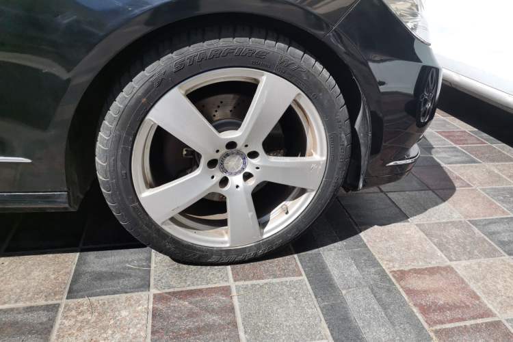 Used Mercedes-Benz E-Class 2013 E 300 L Elegant Model Right Front Wheel Hub