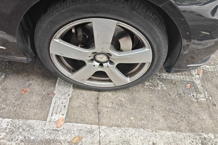 Used Mercedes-Benz E-Class 2013 E 300 L Elegant Model Right Front Wheel Hub