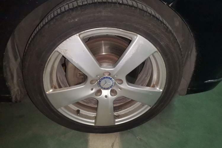 Used Mercedes-Benz E-Class 2013 E 260 L CGI Stylish Model Right Front Wheel Hub