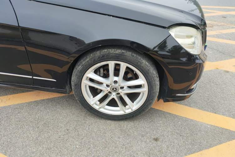 Used Mercedes-Benz E-Class 2013 E 260 L CGI Stylish Model Right Front Wheel Hub