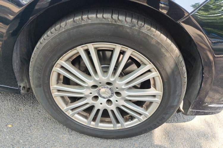 Used Mercedes-Benz E-Class 2013 E 260 L CGI Elegant Model Right Front Wheel Hub