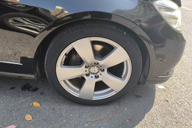 Used Mercedes-Benz E-Class 2013 E 260 L CGI Stylish Model Right Front Wheel Hub