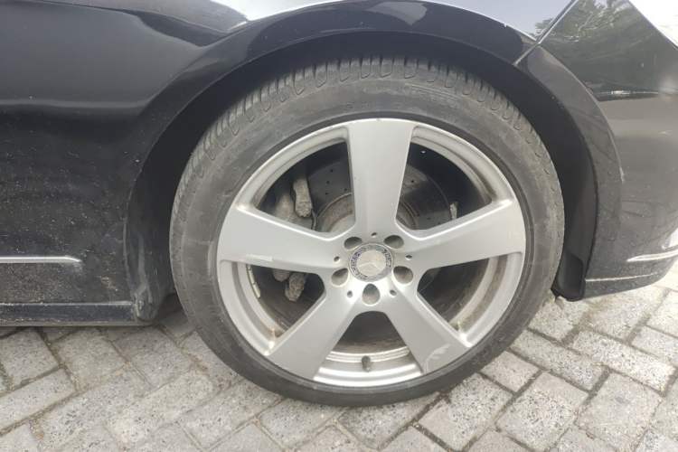 Used Mercedes-Benz E-Class 2013 E 300 L Elegant Model Right Front Wheel Hub
