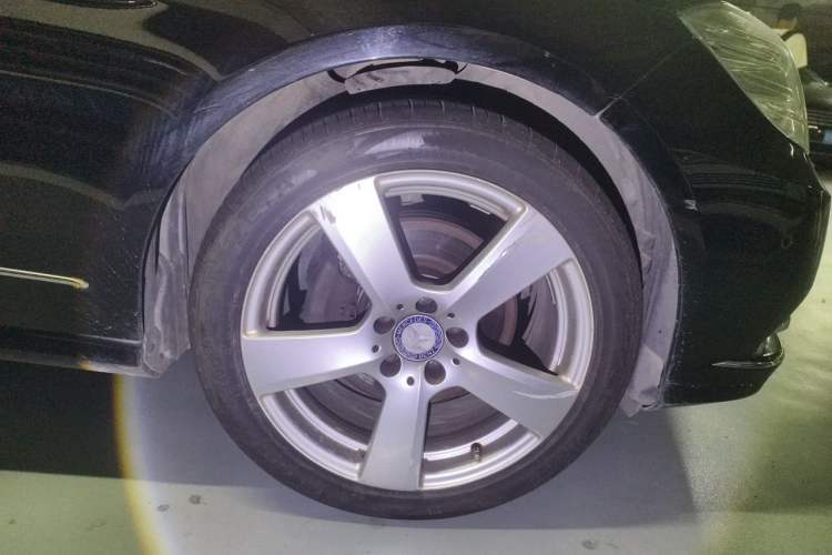 Used Mercedes-Benz E-Class 2013 E 300 L Elegant Model Right Front Wheel Hub