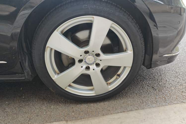 Used Mercedes-Benz E-Class 2013 E 260 L CGI Stylish Model Right Front Wheel Hub
