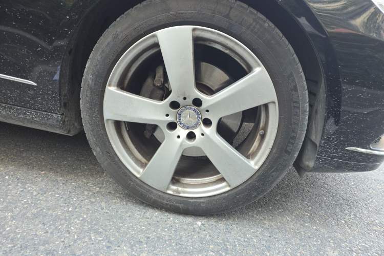 Used Mercedes-Benz E-Class 2013 E 260 L CGI Stylish Model Right Front Wheel Hub