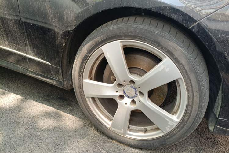 Used Mercedes-Benz E-Class 2013 E 300 L Elegant Model Right Front Wheel Hub