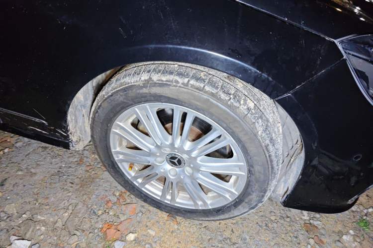 Used Mercedes-Benz E-Class 2013 E 260 L CGI Elegant Model Right Front Wheel Hub