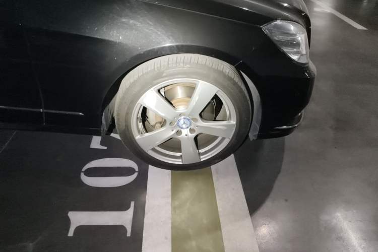 Used Mercedes-Benz E-Class 2013 E 260 L CGI Stylish Model Right Front Wheel Hub
