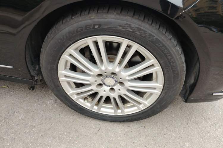 Used Mercedes-Benz E-Class 2013 E 260 L CGI Elegant Model Right Front Wheel Hub