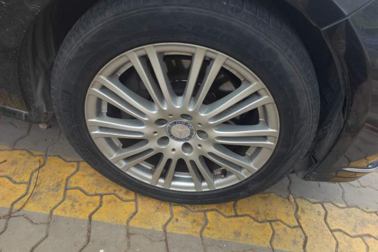 Used Mercedes-Benz E-Class 2013 E 260 L CGI Elegant Model Right Front Wheel Hub