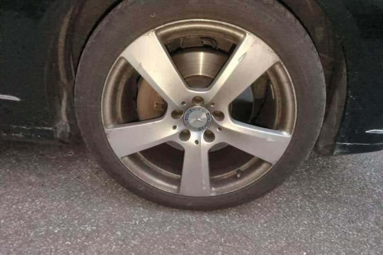Used Mercedes-Benz E-Class 2013 E 300 L Elegant Model Right Front Wheel Hub