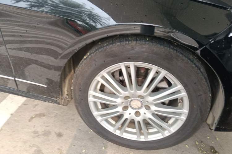 Used Mercedes-Benz E-Class 2013 E 260 L CGI Elegant Model Right Front Wheel Hub