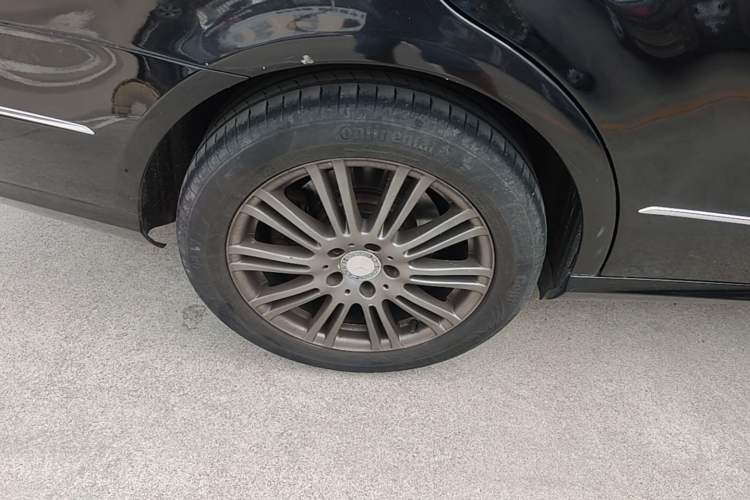 Used Mercedes-Benz E-Class 2013 E 260 L CGI Elegant Model Right Rear Wheel Hub