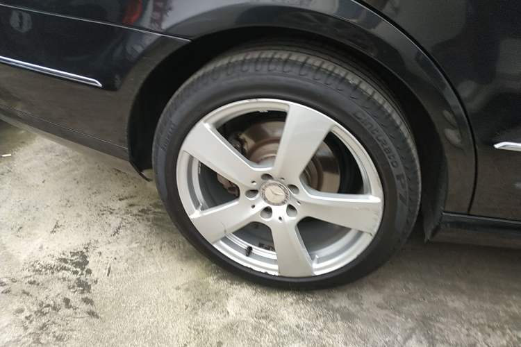 Used Mercedes-Benz E-Class 2013 E 300 L Stylish Model Right Rear Wheel Hub