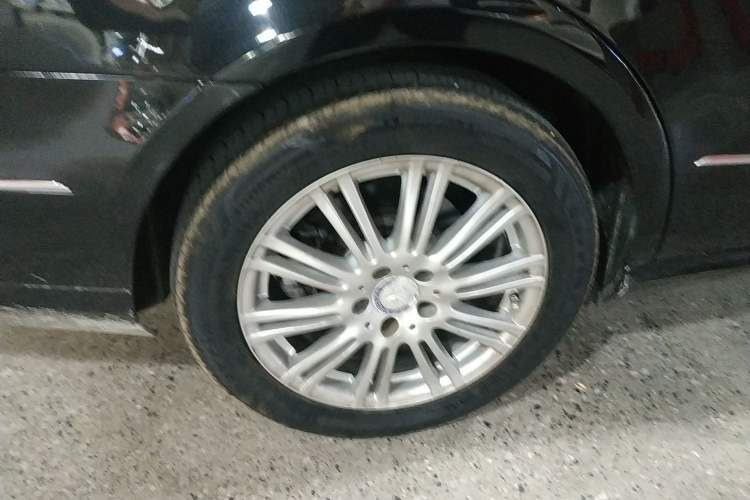 Used Mercedes-Benz E-Class 2013 E 260 L CGI Elegant Model Right Rear Wheel Hub