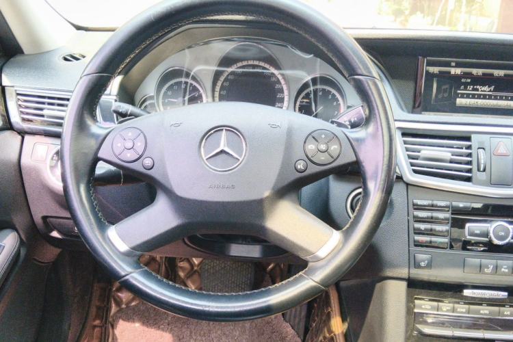 Used Mercedes-Benz E-Class 2013 E 260 L CGI Stylish Model Steering Wheel
