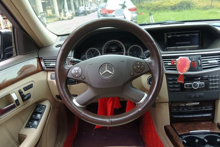 Used Mercedes-Benz E-Class 2013 E 260 L CGI Elegant Model Steering Wheel