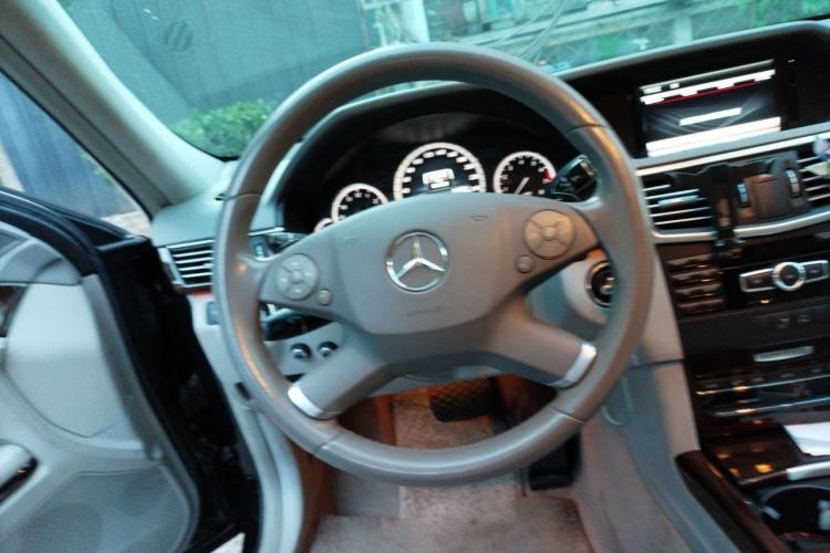Used Mercedes-Benz E-Class 2013 E 260 L CGI Elegant Model Steering Wheel