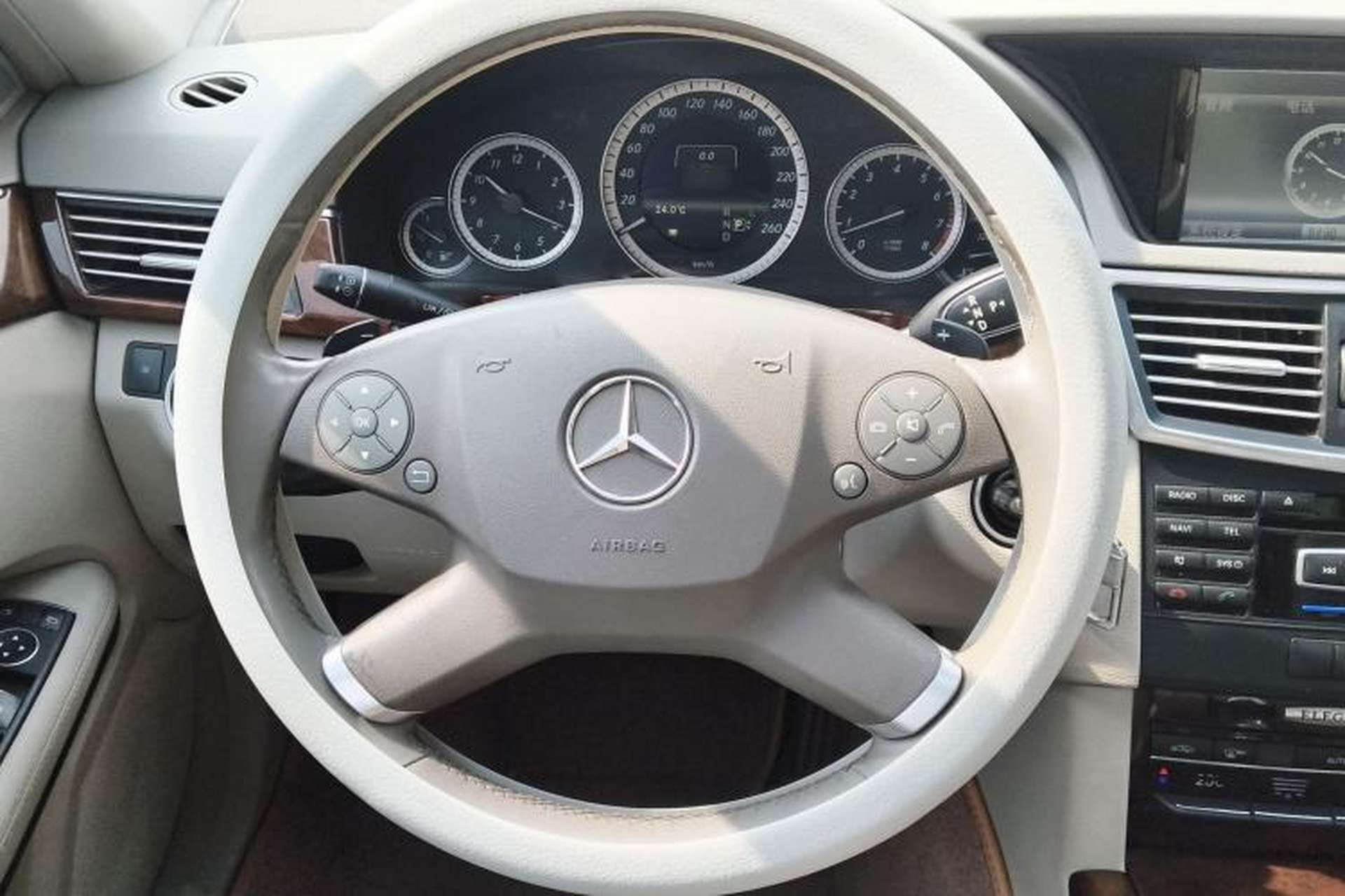Used Mercedes-Benz E-Class 2013 E 260 L CGI Elegant Model Steering Wheel