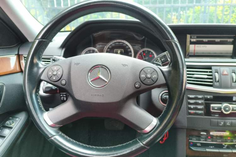 Used Mercedes-Benz E-Class 2013 E 260 L CGI Elegant Model Steering Wheel