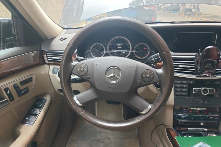Used Mercedes-Benz E-Class 2013 E 260 L CGI Elegant Model Steering Wheel