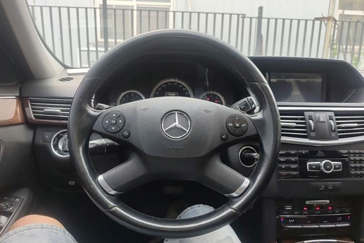Used Mercedes-Benz E-Class 2013 E 260 L CGI Elegant Model Steering Wheel