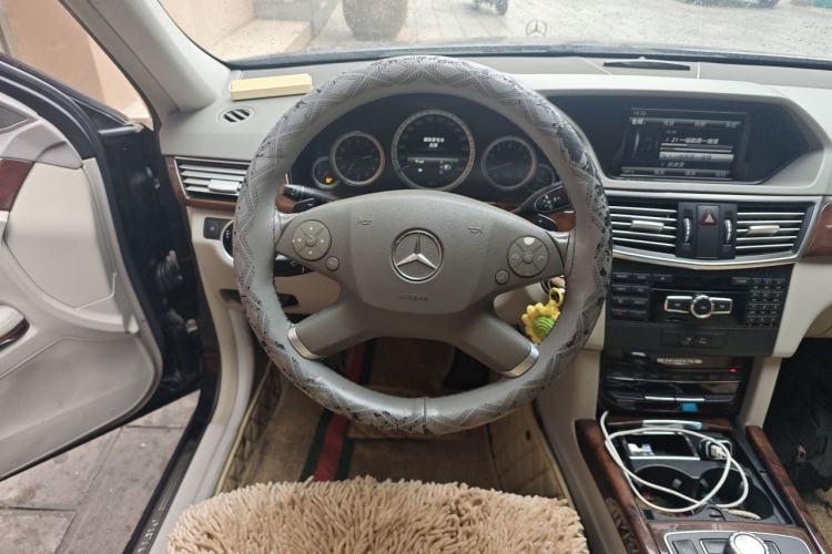 Used Mercedes-Benz E-Class 2013 E 260 L CGI Elegant Model Steering Wheel