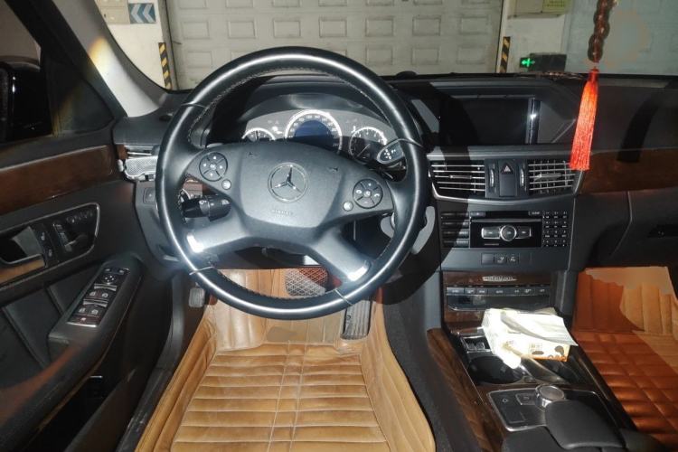Used Mercedes-Benz E-Class 2013 E 260 L CGI Elegant Model Steering Wheel