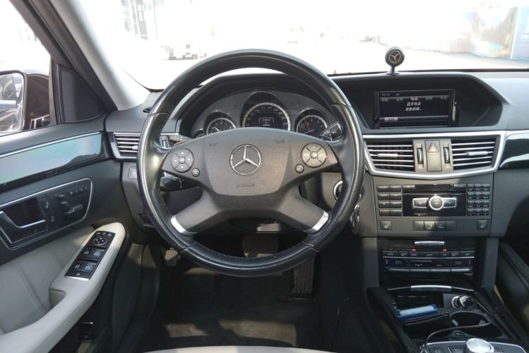Used Mercedes-Benz E-Class 2013 E 260 L CGI Stylish Model Steering Wheel