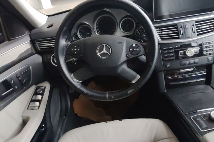 Used Mercedes-Benz E-Class 2013 E 260 L CGI Stylish Model Steering Wheel