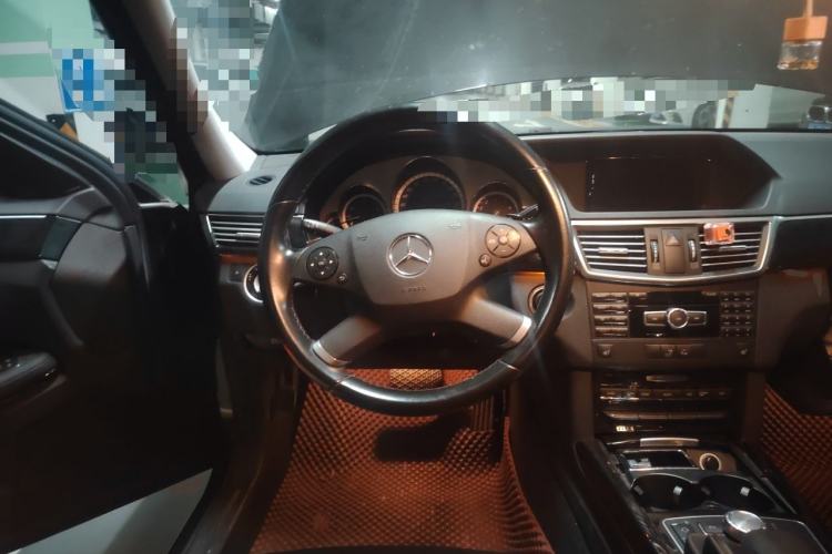 Used Mercedes-Benz E-Class 2013 E 260 L CGI Stylish Model Steering Wheel