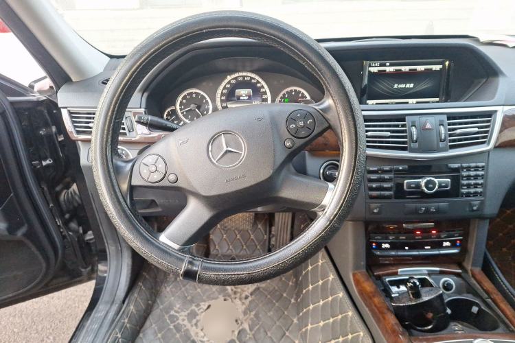 Used Mercedes-Benz E-Class 2013 E 300 L Elegant Model Steering Wheel