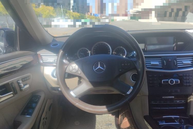 Used Mercedes-Benz E-Class 2013 E 260 L CGI Elegant Model Steering Wheel