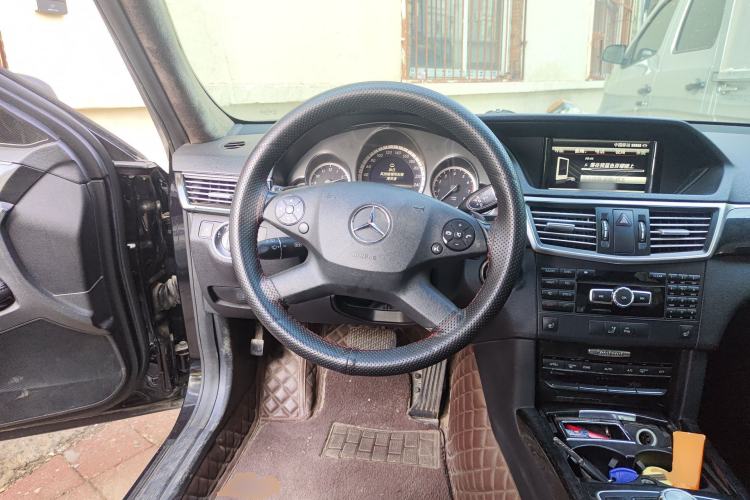 Used Mercedes-Benz E-Class 2013 E 260 L CGI Stylish Model Steering Wheel