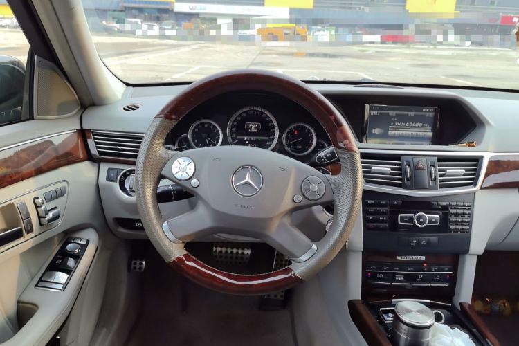 Used Mercedes-Benz E-Class 2013 E 260 L CGI Elegant Model Steering Wheel