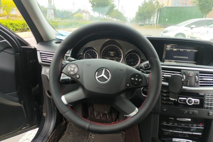 Used Mercedes-Benz E-Class 2013 E 260 L CGI Stylish Model Steering Wheel
