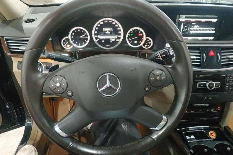 Used Mercedes-Benz E-Class 2013 E 260 L CGI Elegant Model Steering Wheel