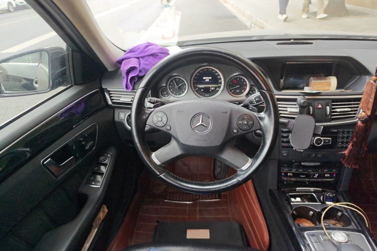 Used Mercedes-Benz E-Class 2013 E 260 L CGI Stylish Model Steering Wheel