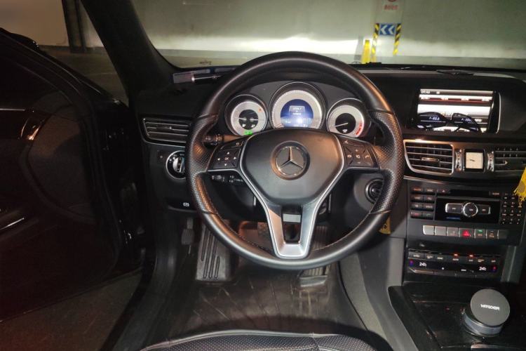 Used Mercedes-Benz E-Class 2013 E 260 L CGI Elegant Model Steering Wheel